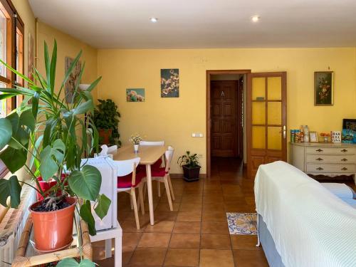 Ένα ή περισσότερα κρεβάτια σε δωμάτιο στο Casa Can Rufo de Rupit
