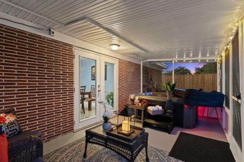 a screened in porch with a couch and a table at 5 Mi to Circle B Bar Reserve Lakeland Getaway! in Lakeland