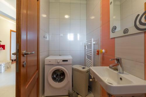 Ένα μπάνιο στο Villa Lori