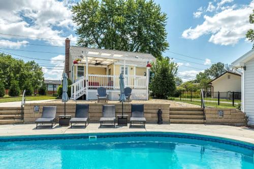 Gallery image of Cottelville Bungalow Bill Pool side retreat by Sarah Bernard Vacation Rentals in Cottleville