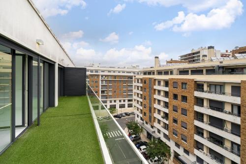 WHome Urban Retreat w/Parking, Elevator & AC by Benfica Stadium
