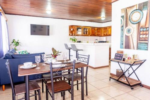 Casa Amapola 10min to Airport/ Good for long stays