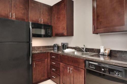 Η κουζίνα ή μικρή κουζίνα στο Residence Inn by Marriott Houston I-10 West/Park Row