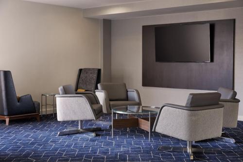 Courtyard by Marriott St. Louis Downtown West Image