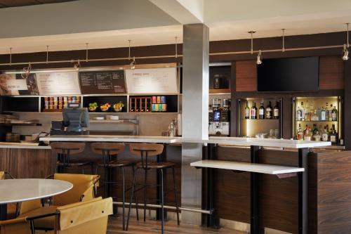 Courtyard by Marriott St. Louis Downtown West Image