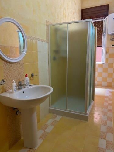 a bathroom with a shower and a sink at Nora Home in Avola