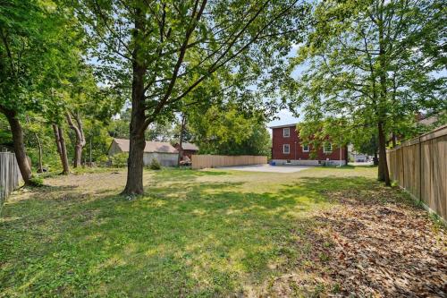 Cozy 2 bedroom unit with parking – Photos 2