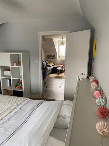 a bedroom with a bed and a living room at Appartement 4 personnes Centre Dinard in Dinard