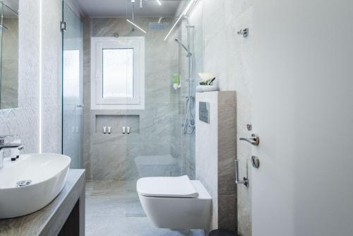 a bathroom with a toilet and a sink and a shower at Veria Panorama Luxury Suite with Garden 2 in Veria