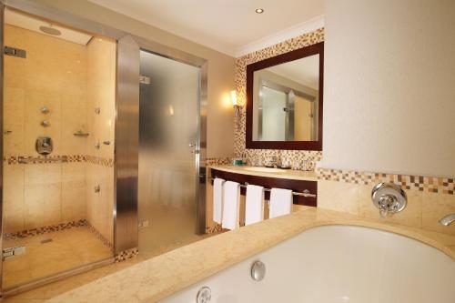 Koupelna v ubytování Sheraton Grand Krakow