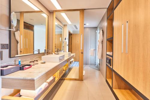 a bathroom with two sinks and a large mirror at Aloft New Delhi Aerocity in New Delhi