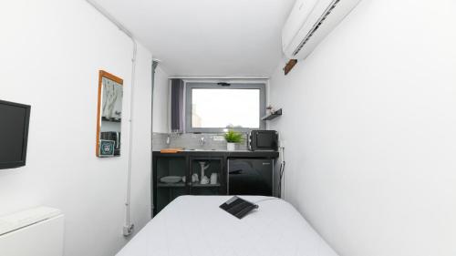 Monastiraki CityCenter Sleepbox- Unspoiled Athens Apartments