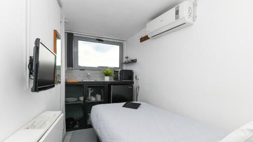 Monastiraki CityCenter Sleepbox- Unspoiled Athens Apartments