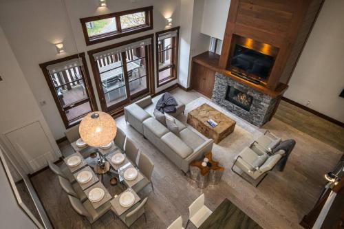 an overhead view of a living room with couches and a fireplace at Tremblant Prestige - Étoile 1500-5 in Mont-Tremblant