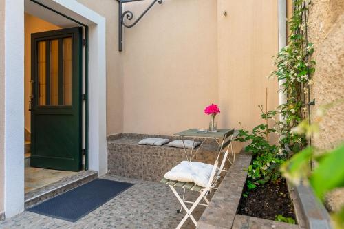 Calafati Apartment with private parking