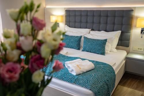 a bedroom with a bed with a blue and white bedspread at Bed&Breakfast Novalis in Novalja