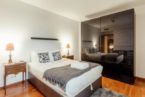 Säng eller sängar i ett rum på Charmoso Apartamento Sacavém