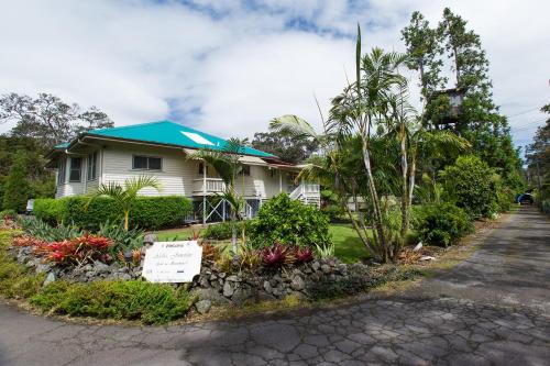 Aloha Junction Bed and Breakfast -Minutes away from Hawaii Volcanoes National Parkにある庭