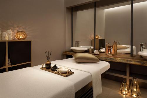 Ένα ή περισσότερα κρεβάτια σε δωμάτιο στο Sheraton Istanbul City Center