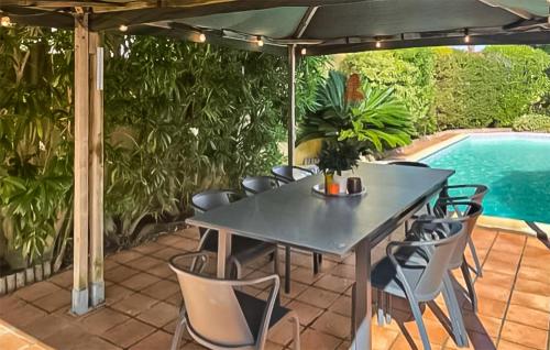 Bazén v ubytování Lovely Home In Agde With Wifi nebo v jeho okolí