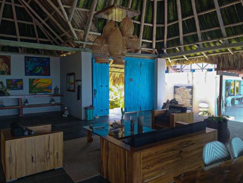 a living room with blue cabinets and a table at Hotel Casa Barlovento, Parque Tayrona in Los Naranjos