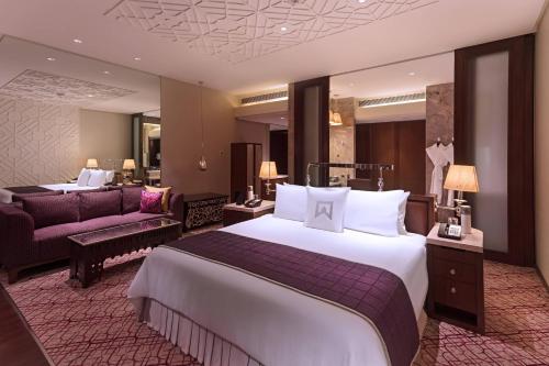 Postel nebo postele na pokoji v ubytování ITC Kohenur, a Luxury Collection Hotel, Hyderabad