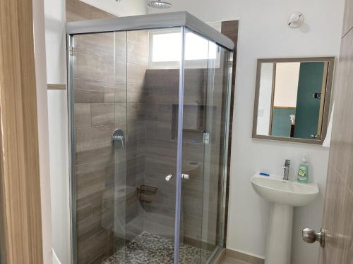 a bathroom with a shower and a sink at Nuevo y Muy Bonito Departamento Con Vista a la Alberca - Residencial Almarena I in Mazatlán