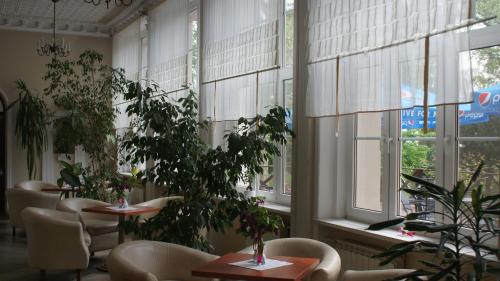 Gambar di galeri bagi Dworek Brodowo Restauracja Hotel Przyjęcia di Brodowo