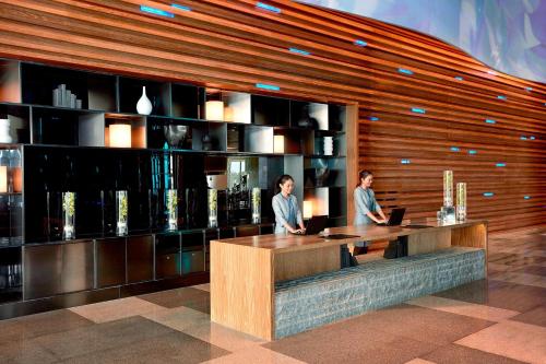 two people sitting at a desk in a library at The Shanhaitian Resort Sanya, Autograph Collection in Sanya