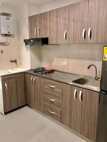 Una cocina o zona de cocina en Espectacular Apartamento Caney 501
