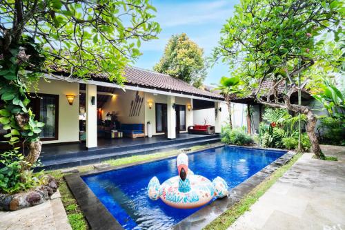 Πισίνα στο ή κοντά στο Villa Agni - BEST location! 3BR villa at the heart of Seminyak