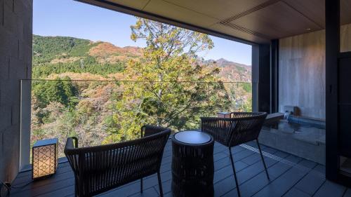 Ein allgemeiner Bergblick oder ein Berglick von des Ryokans aus