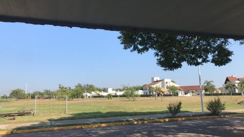 - une vue sur un terrain avec un but de football dans l'établissement Mirador, à Federación