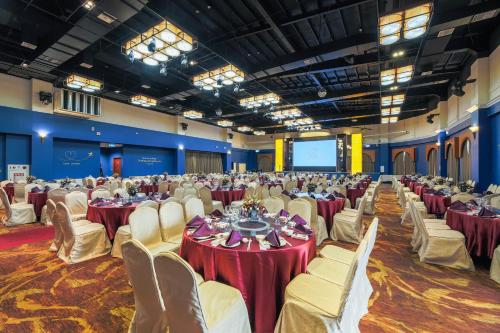 a banquet hall with tables and chairs in a room at Golden Tulip - Aesthetics in Zhunan