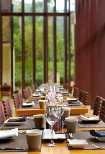 a long wooden table with wine glasses and napkins at Hotel Royal Chiao Hsi in Jiaoxi