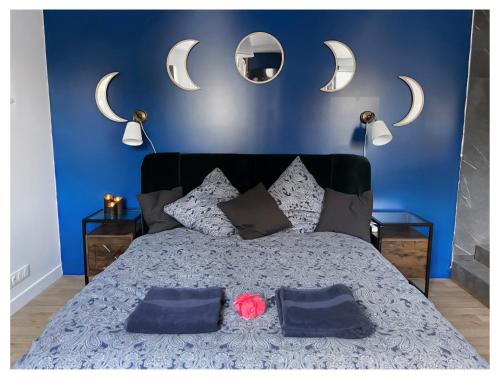 Säng eller sängar i ett rum på Spa & Détente - Suite Privée - Tours - Netflix