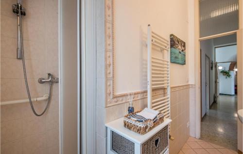 a bathroom with a shower and a toilet and a mirror at Beautiful Apartment In Monte San Savino With 2 Bedrooms And Wifi in Monte San Savino