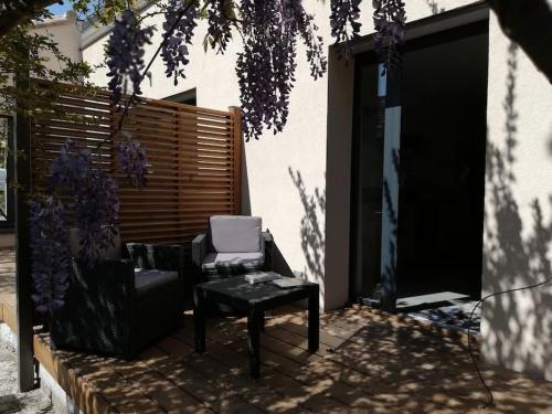 Studio confortable dans villa, terrasse, clim
