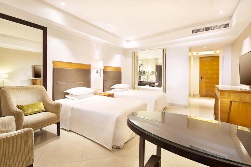 Postel nebo postele na pokoji v ubytování Sheraton Haikou Hotel