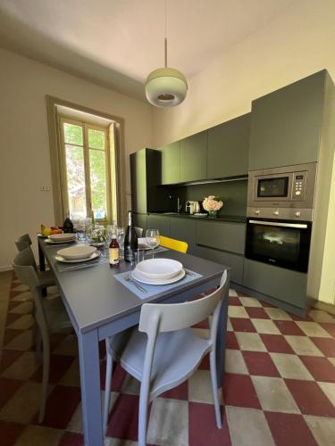 a kitchen with a table with chairs and a tableablish at Villa Pia Lena in Magreglio