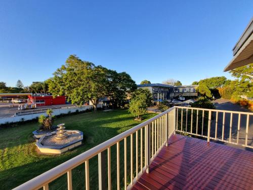 a balcony with a view of a yard with a fire hydrant at Park Drive Motel in Kempsey