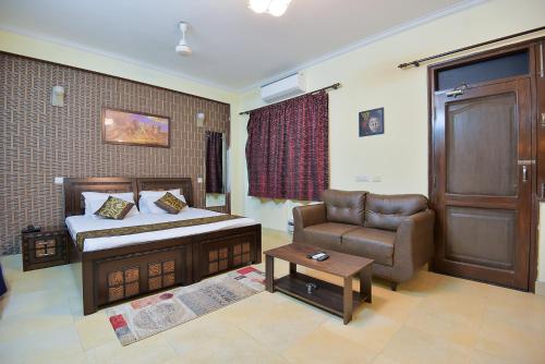 Postel nebo postele na pokoji v ubytování Studio Serviced Apartments near Fortis Hospital