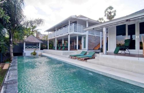 Πισίνα στο ή κοντά στο Villa Le Jardin de Bali Abian Saba