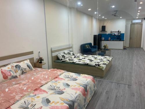 Ein Bett oder Betten in einem Zimmer der Unterkunft Hanoi AMD Housing- Hoa Lâm street