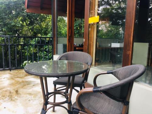 Un balcón o terraza de Arangala Forest Lodge