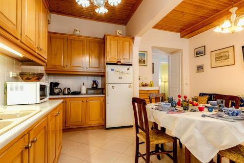 Foto dalla galleria di YANMAR PLACE a Ermoupoli