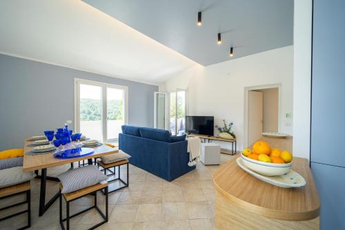 a living room with a couch and a table with a bowl of oranges at Elbitat Homes in Bagnaia