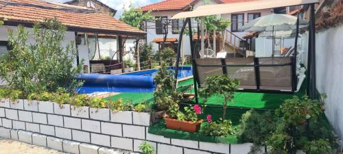 a house with a swimming pool and some plants at стаи за гости Никол in Starosel