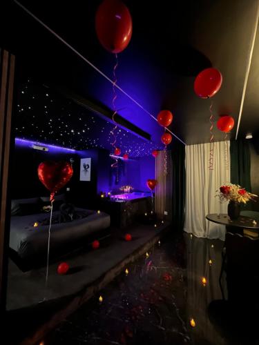 One Night Love Room Unique photo 8