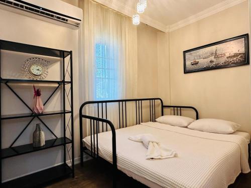 KUŞADASI YAT LİMANINA 30 METRE 2+1 GÜNLÜK KİRALIK LÜKS DAİRE